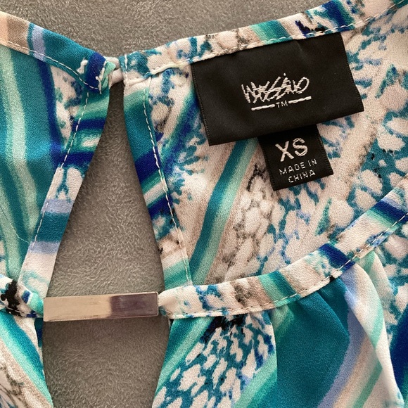 Mossimo Tank Top Womens Size XS Blue Green V-Neck Sleeveless Shirt - Picture 2 of 6